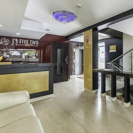 Treebo Trend J'S Five Two Boutique Hotel Madras Buitenkant foto