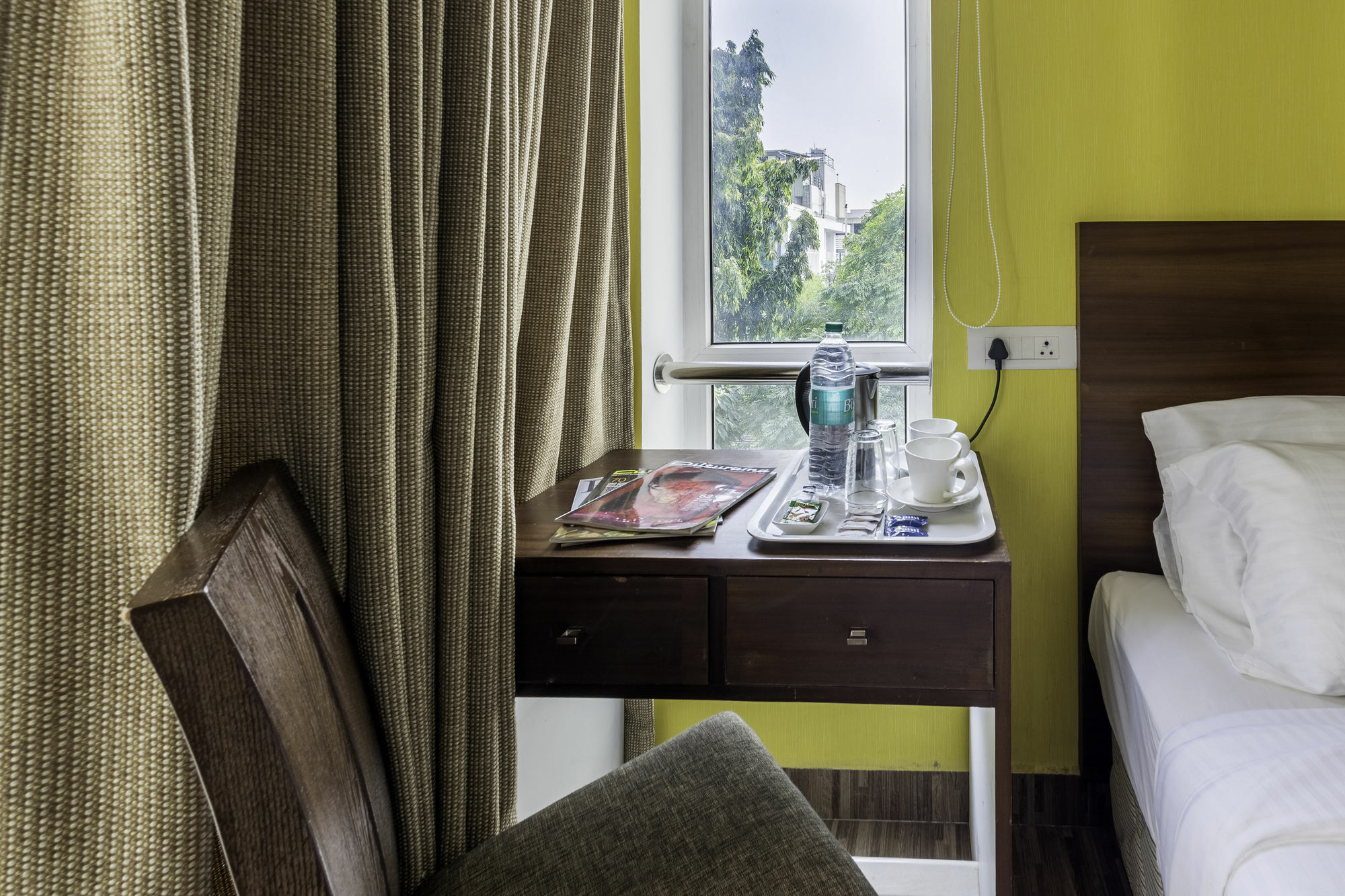 Treebo Trend J'S Five Two Boutique Hotel Madras Buitenkant foto