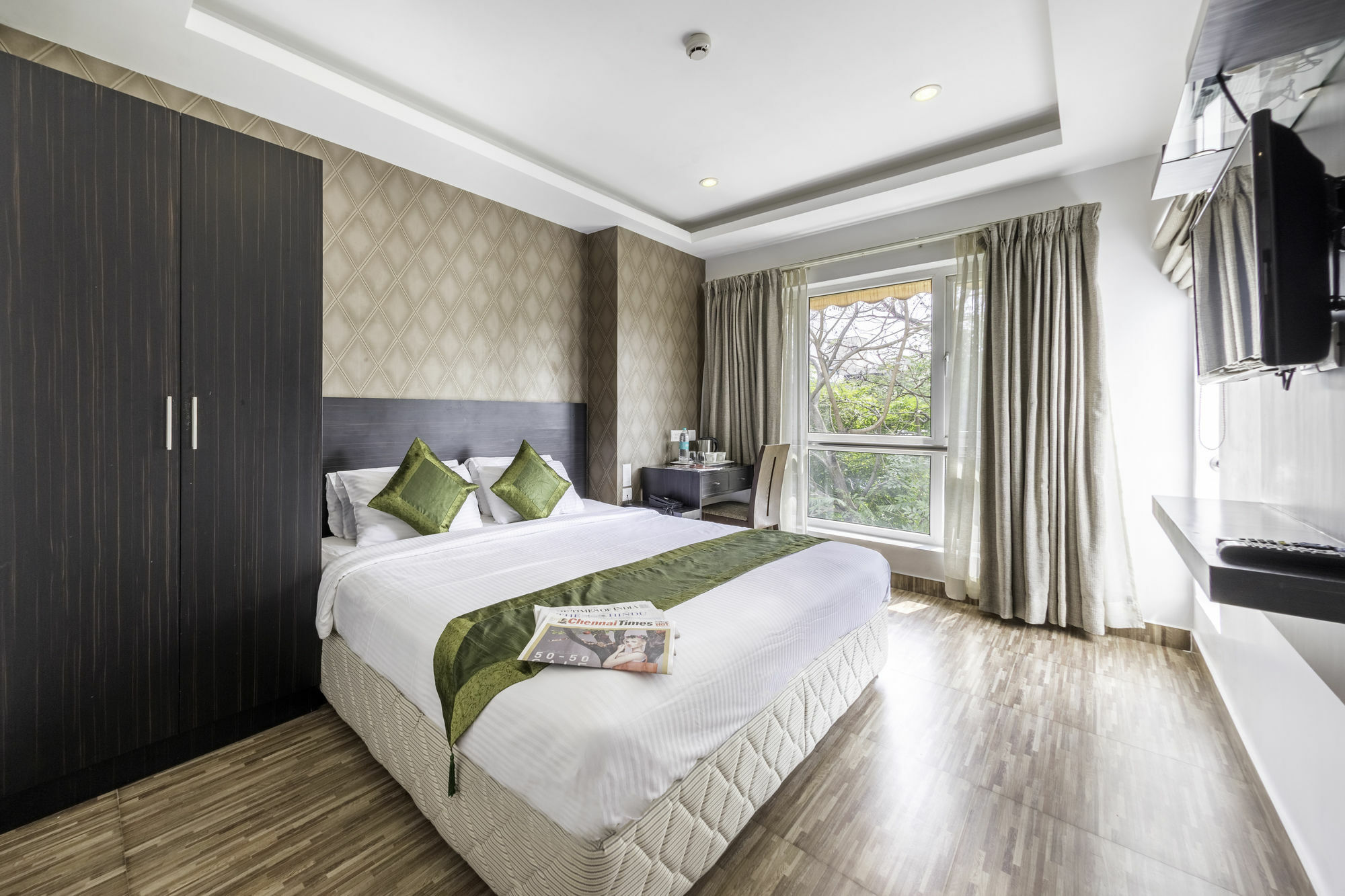 Treebo Trend J'S Five Two Boutique Hotel Madras Buitenkant foto