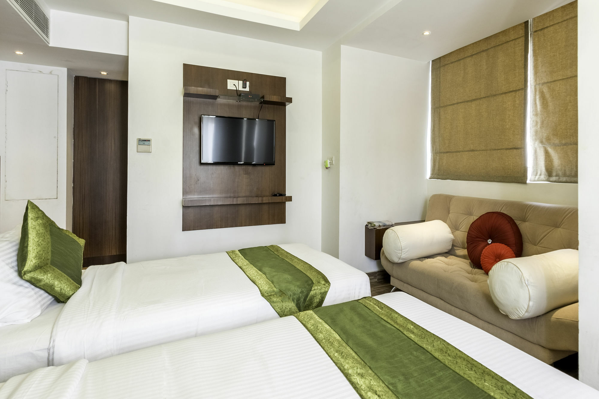 Treebo Trend J'S Five Two Boutique Hotel Madras Buitenkant foto