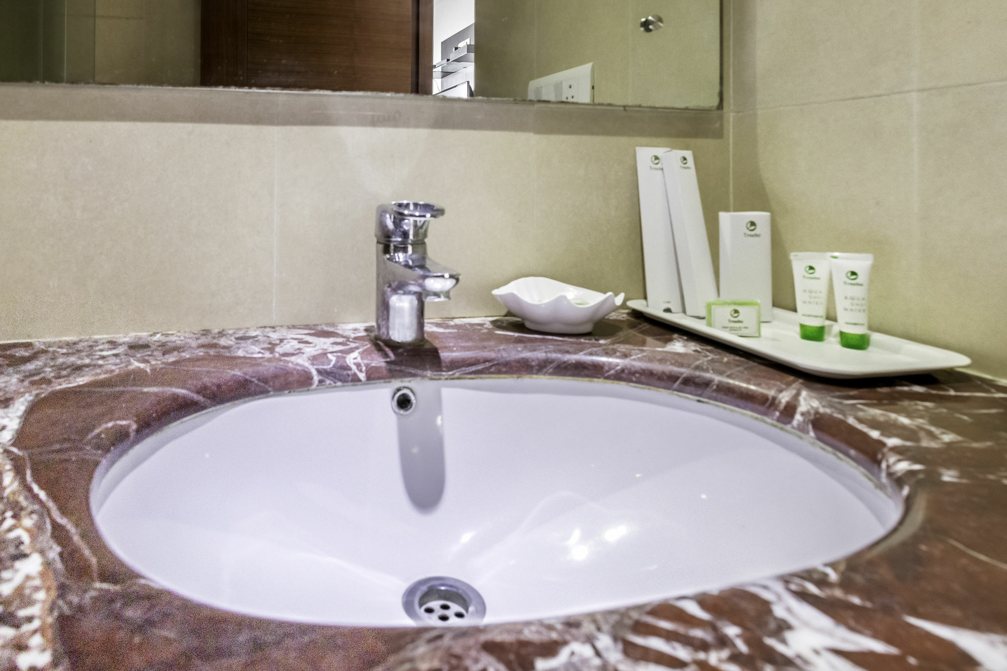 Treebo Trend J'S Five Two Boutique Hotel Madras Buitenkant foto