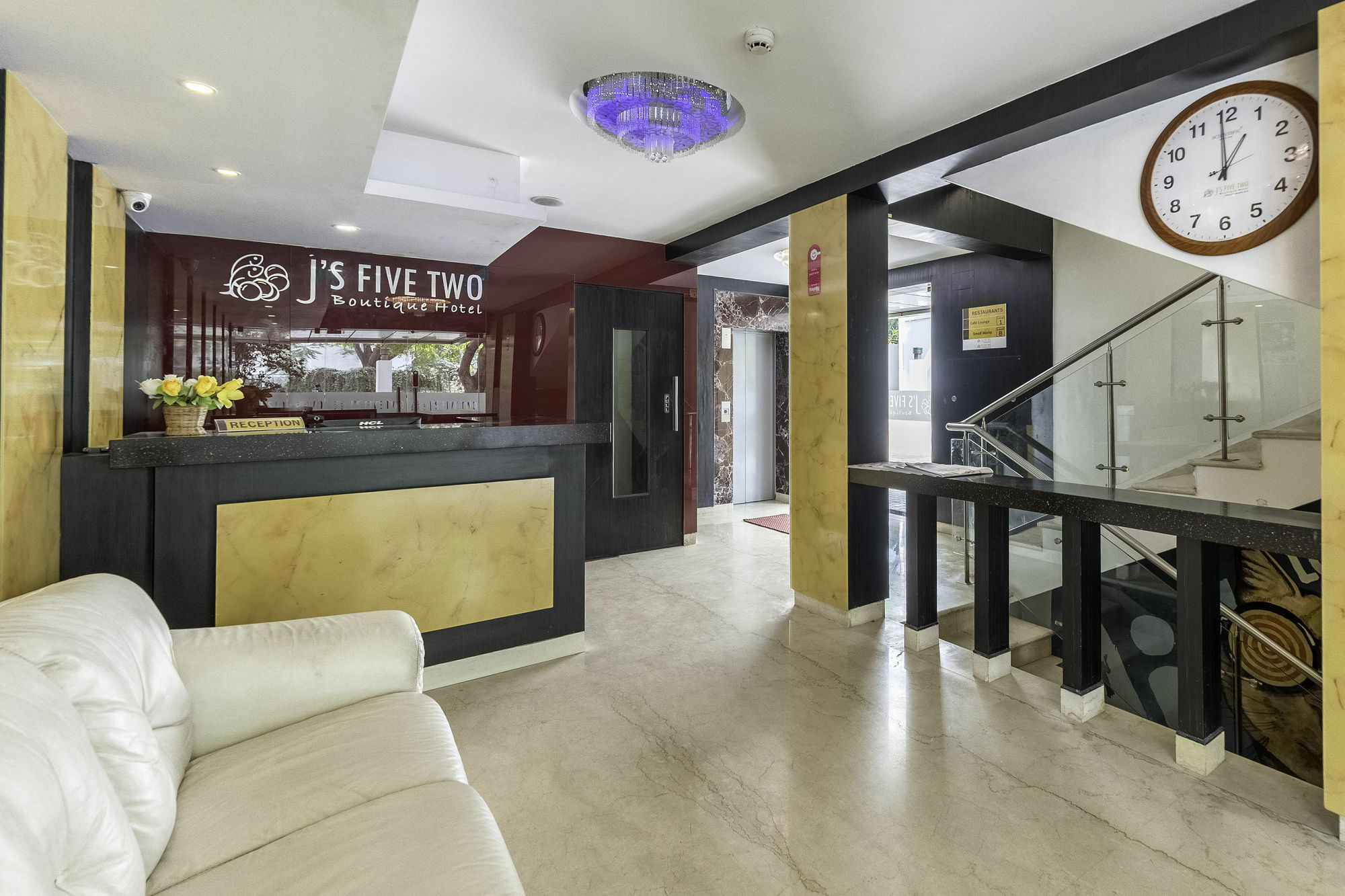Treebo Trend J'S Five Two Boutique Hotel Madras Buitenkant foto