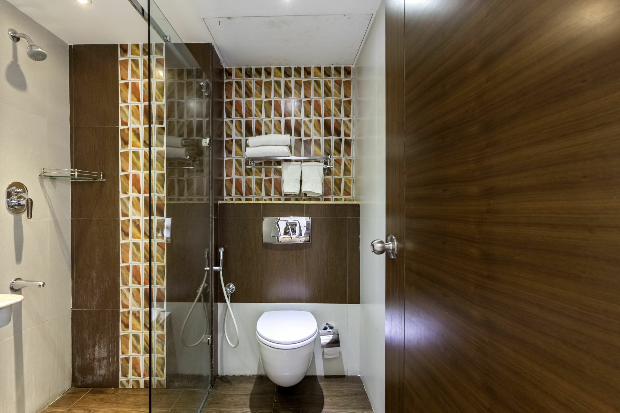 Treebo Trend J'S Five Two Boutique Hotel Madras Buitenkant foto