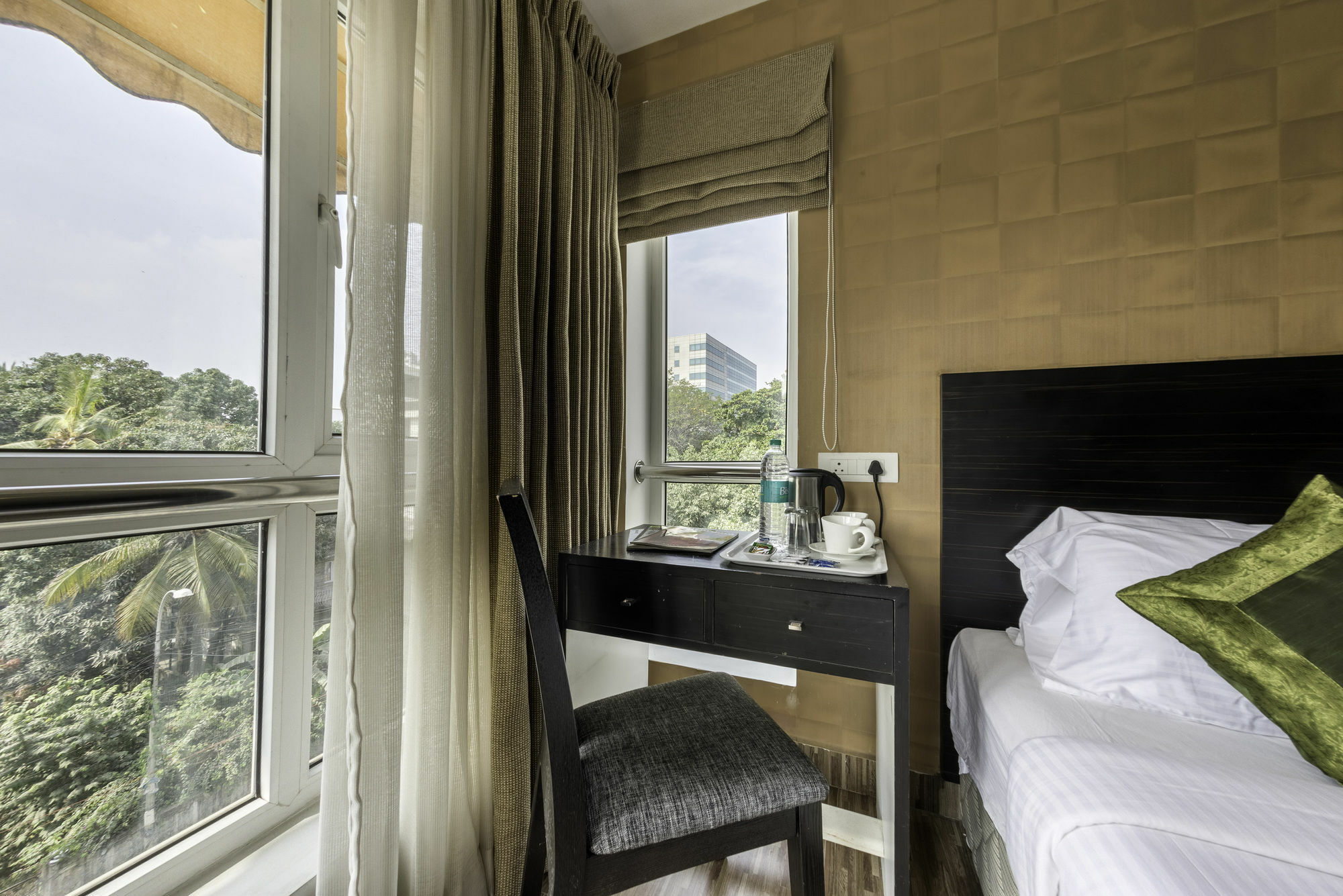 Treebo Trend J'S Five Two Boutique Hotel Madras Buitenkant foto